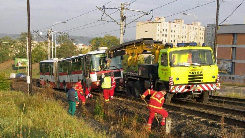 (True Story) Bus in Modrany Tried to Used Tram Rail Tracks