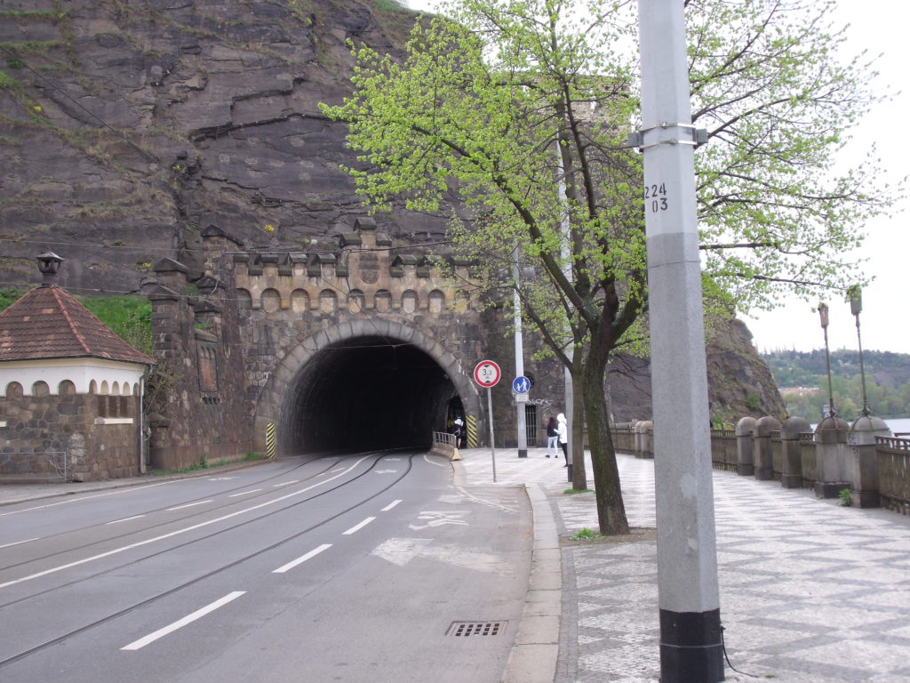 The tunnel to Podoli