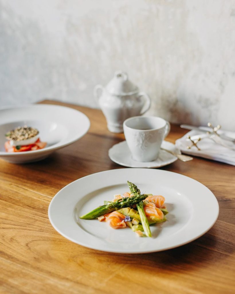 The Starter – Salmon with Asparagus, and Avocado